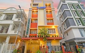 Fabhotel Dak Plaza - Nr Axis Mall